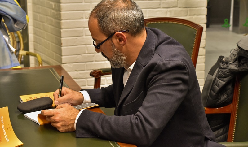David Morello (poeta): «La mujer que abrazaba a los árboles» es un libro que derrama lirismo, emoción y ritmo»