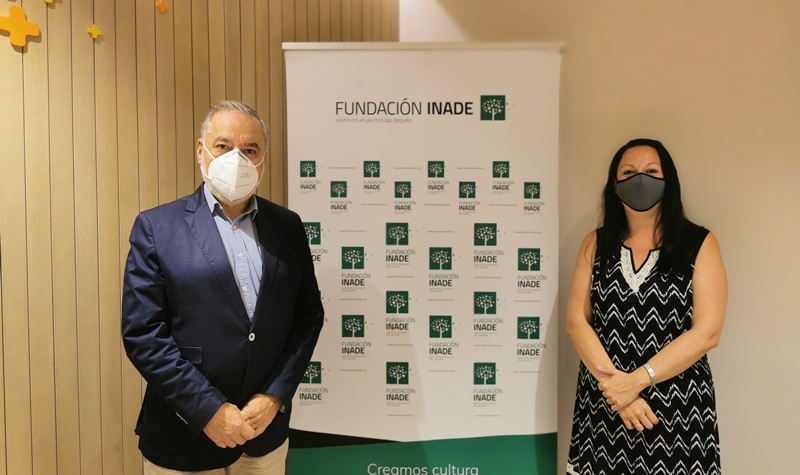 AXA visita la sede social de Fundación Inade en Vigo