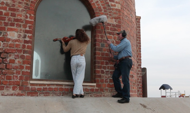 DKV presenta la obra “Monumento al Desencanto” becada por el premio DKV Vasos Comunicantes