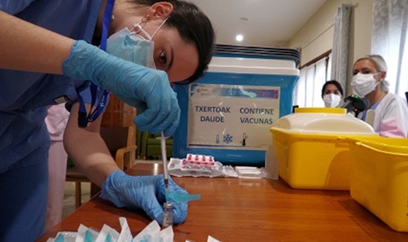 La Academia de Ciencias Médicas de Bilbao ofrece algunas respuestas a dudas frecuentes sobre vacunas y vacunación contra el COVID-19