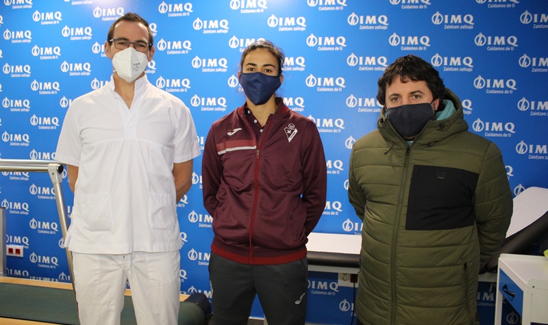 La mexicana Jimena López, último fichaje de la SD Eibar, pasa su reconocimiento deportivo en IMQ