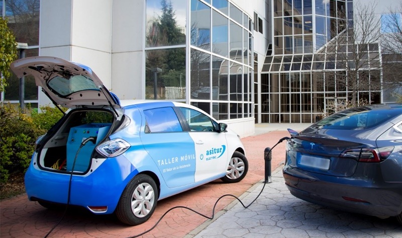 Asitur amplía su flota de vehículos taller eléctricos