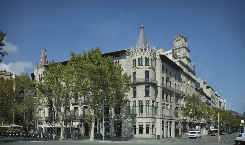El Grupo Catalana Occidente alquila un local comercial de Paseo de Gracia a Adidas
