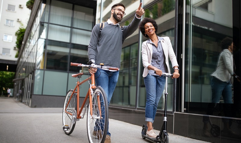 ¿Cuáles son los beneficios de circular  en bicicleta o patinete eléctrico por tu ciudad?