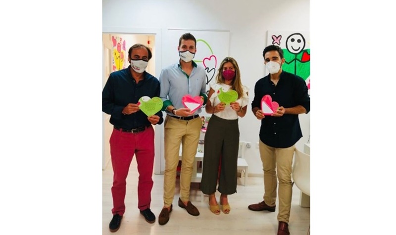 Los Community Leads de la AJPS se suman a Fundación Olivares para ayudarles a conseguir batir el récord del mundo de la mayor cadena de corazones de papel con mensajes