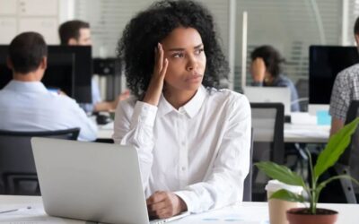 Qué es el estrés laboral: síntomas, causas y cómo prevenirlo
